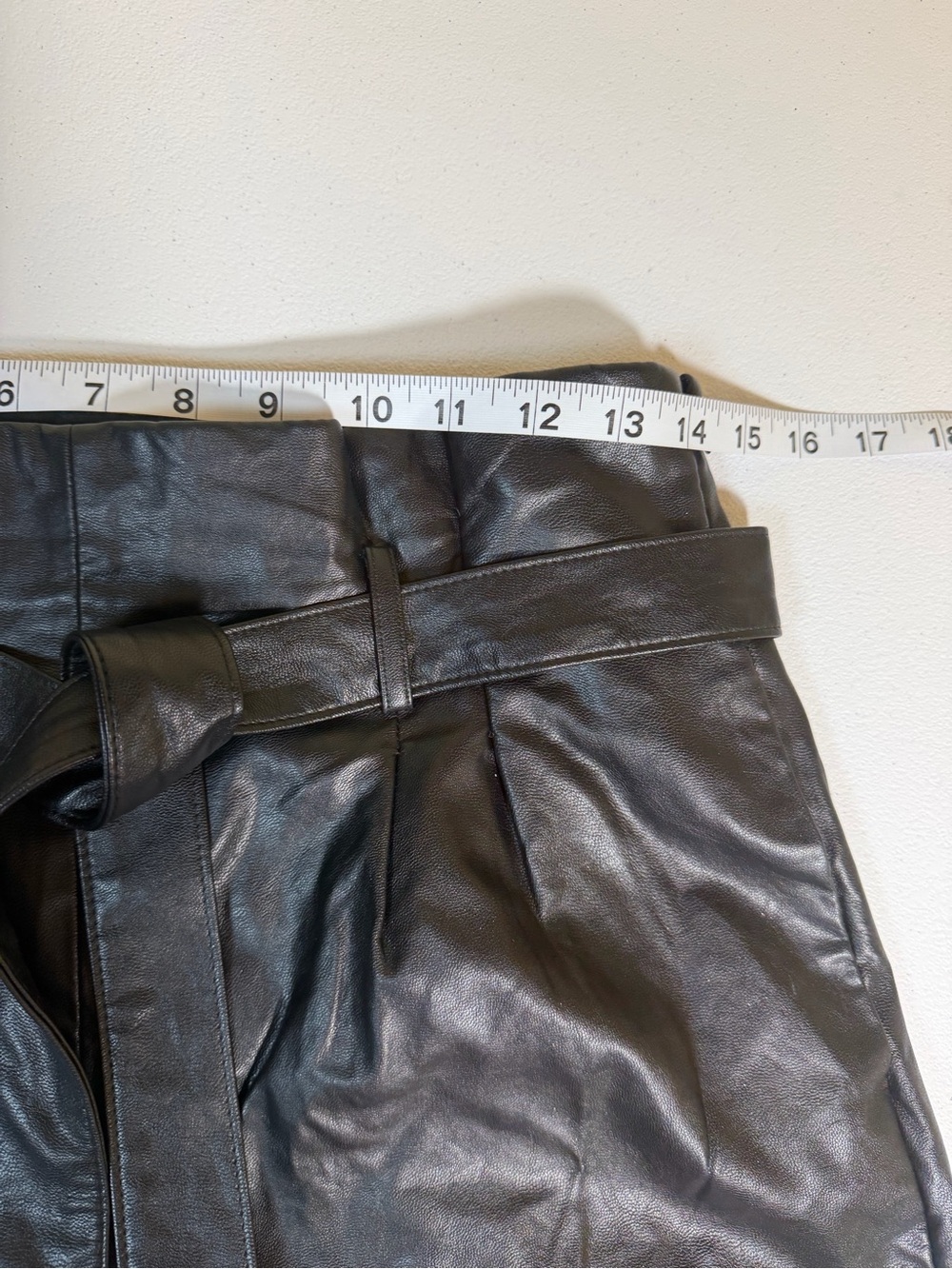 Express Extreme High Rise Faux Leather Paperbag Shorts Black Size 6 NWOT - Picture 6 of 12